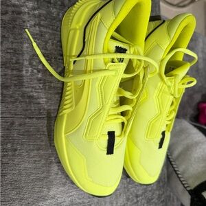 Puma First Mile Neon Yellow Sneakers – Women’s 7.5